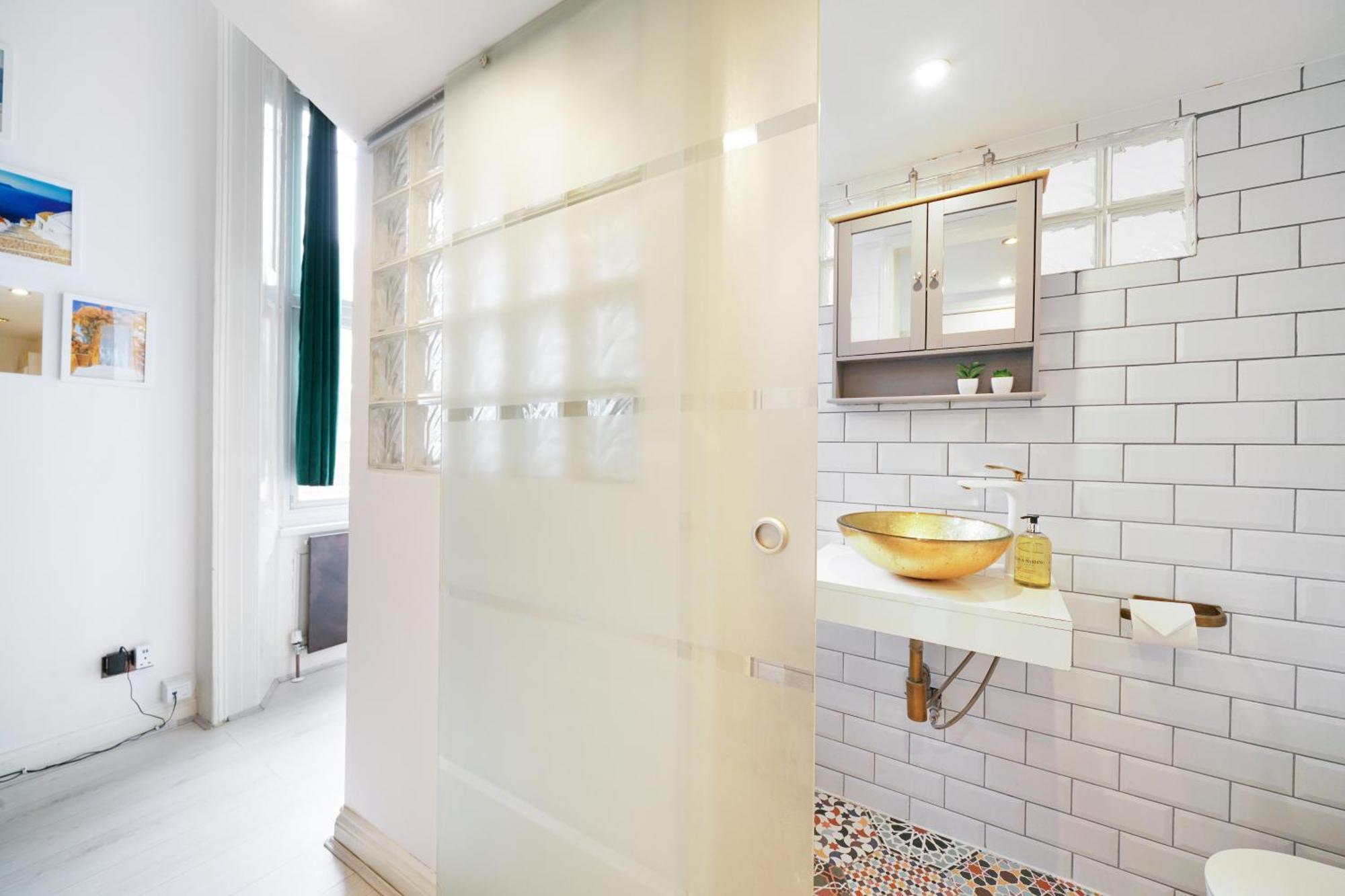 Cozy Split-Level Studio By Livestay Short Lets & Serviced Accommodation London Bagian luar foto