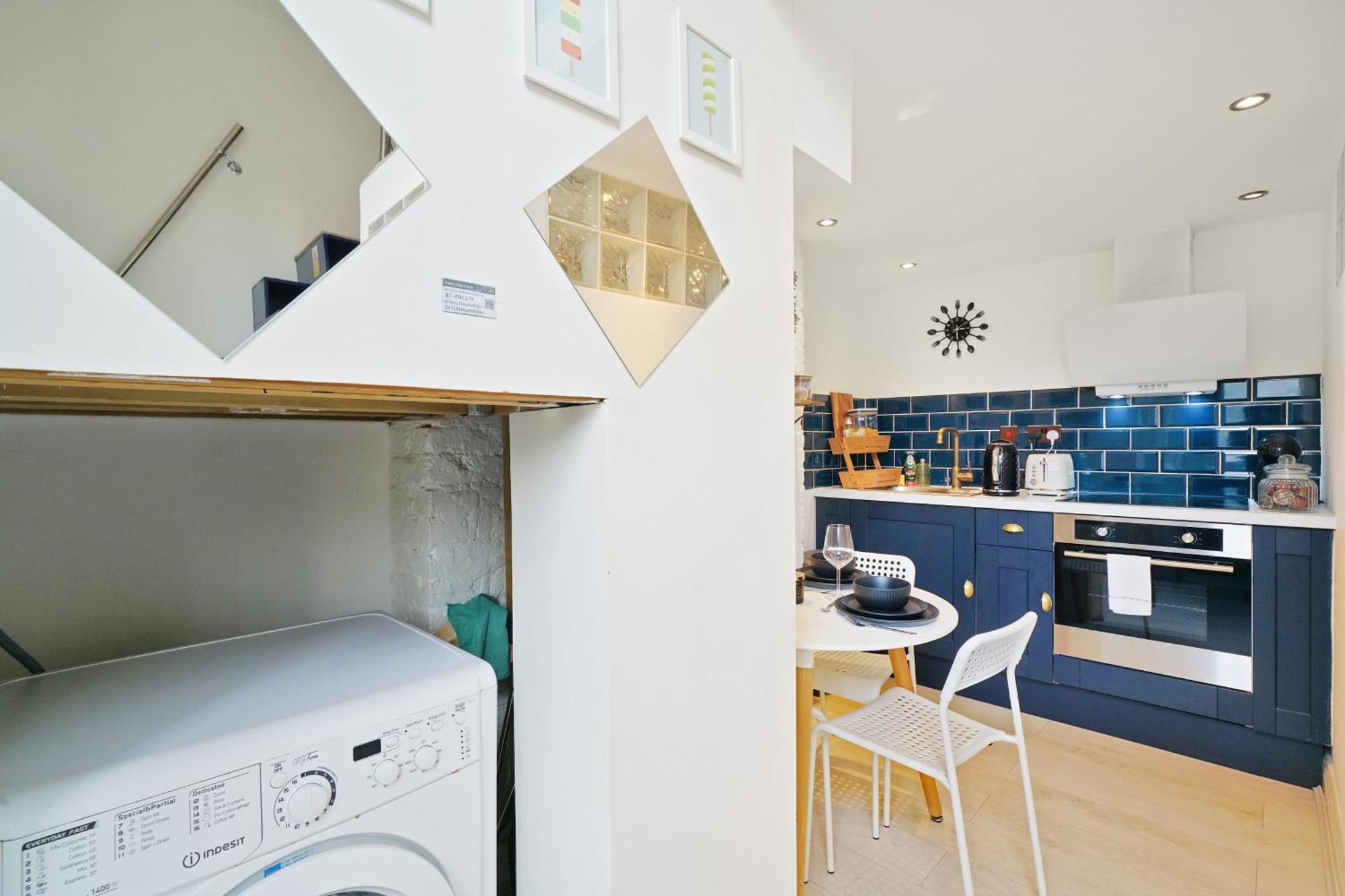 Cozy Split-Level Studio By Livestay Short Lets & Serviced Accommodation London Bagian luar foto