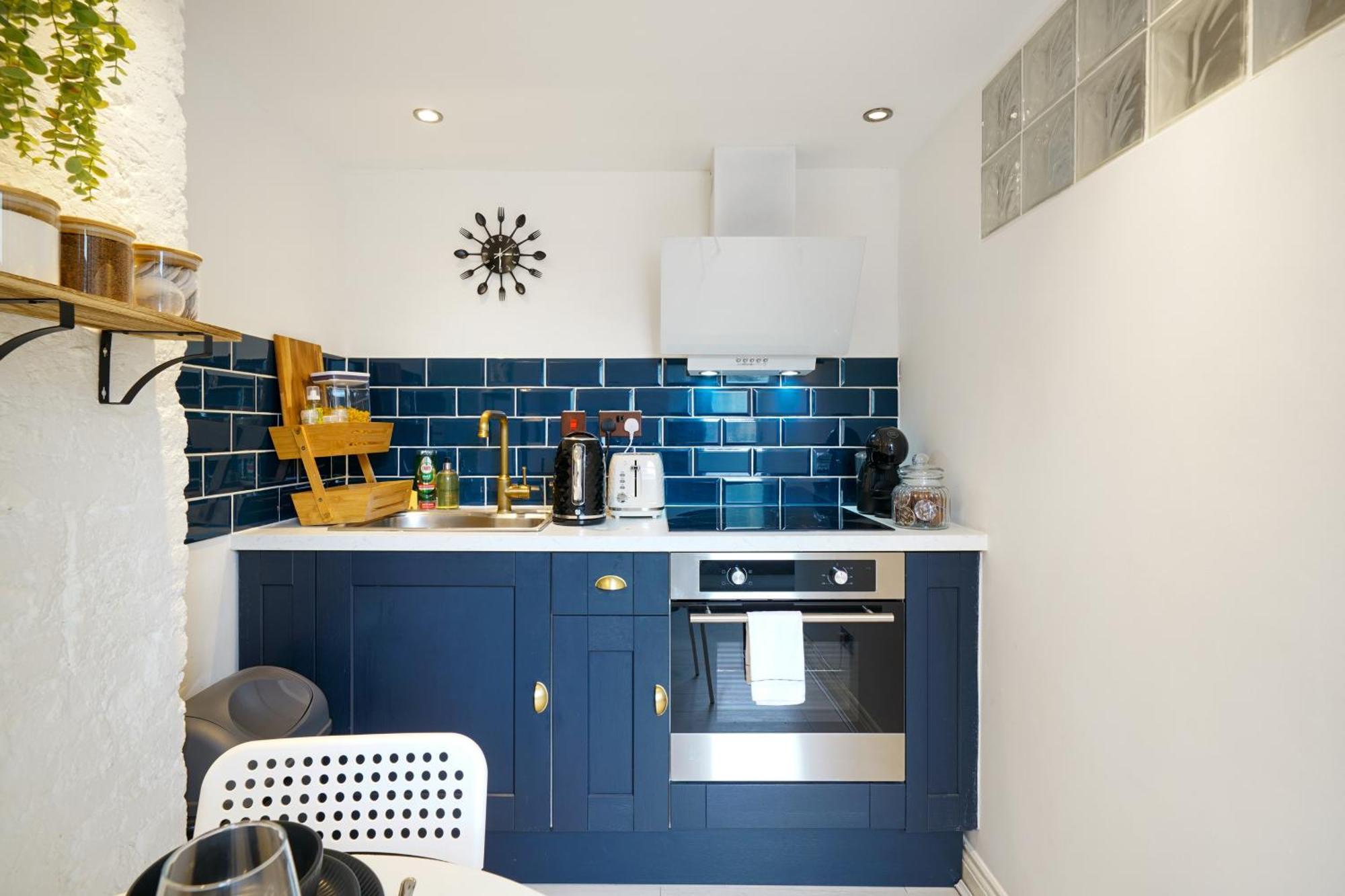 Cozy Split-Level Studio By Livestay Short Lets & Serviced Accommodation London Bagian luar foto